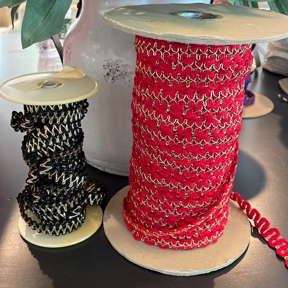 Set of 2 crafting/wrapping ribbon/fabric
